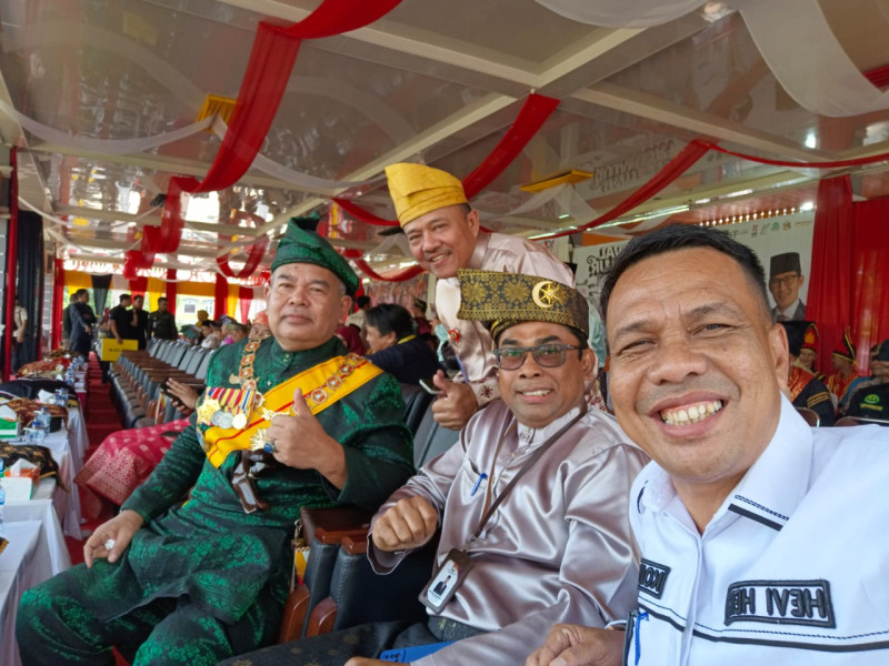 Wisatawan Asing Terpukau dengan Budaya Pacu Jalur Kuansing