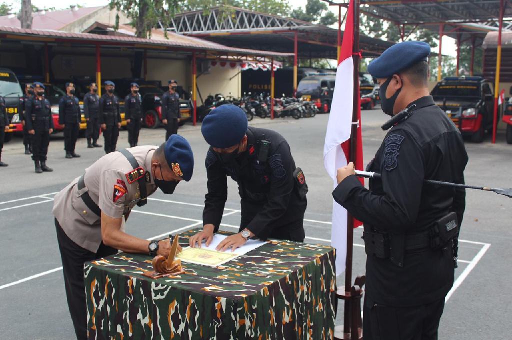 Danden Gegana Sat Brimob Polda Riau Pimpin Upacara Penyerahan Jabatan Kasubden 4