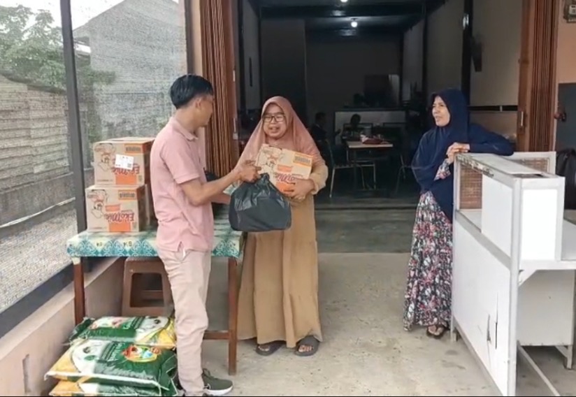 Indahnya Berbagi di Hari Jumat, JMSI Inhu Bersama Mitra Ringankan Beban Warga