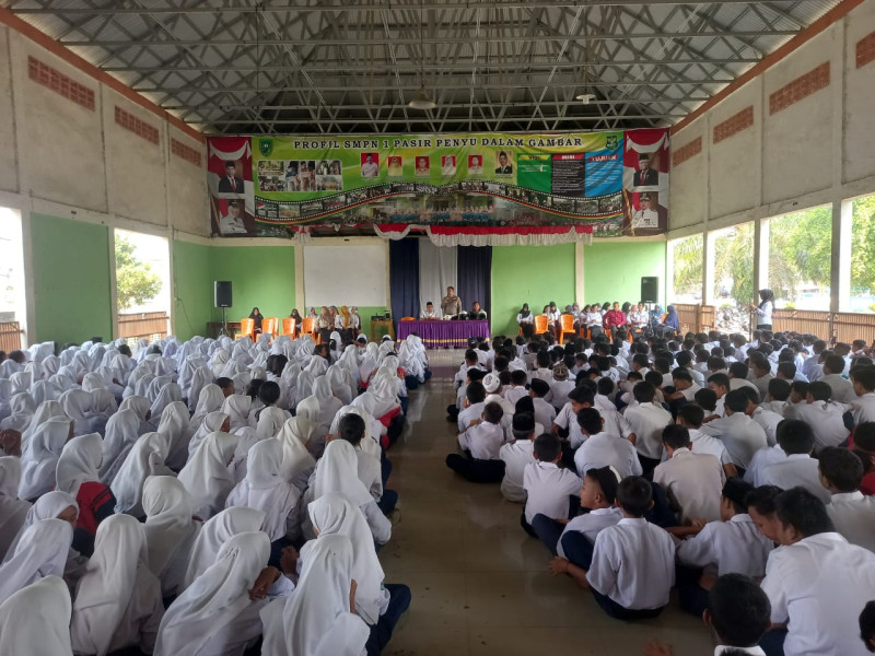 Dewan Guru dan Siswa SMPN I Pasir Penyu Dibekali Tertib Lantas