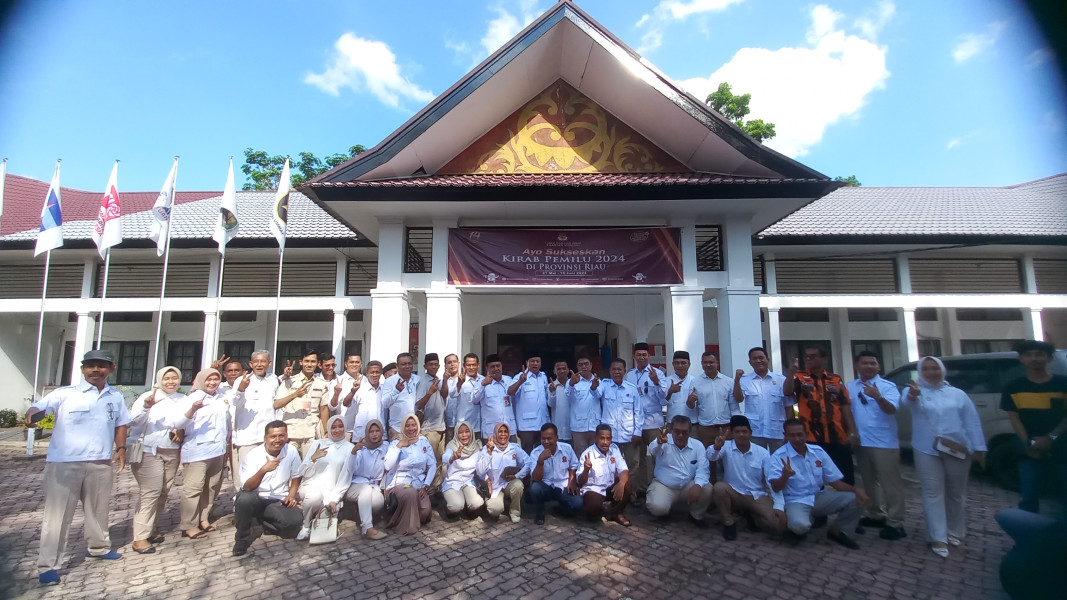 Suhardiman Antar Langsung Bacaleg Gerindra Daftar  ke  KPU  Sejumlah Mantan Petinggi Golkar, Jadi Bacaleg Gerindra