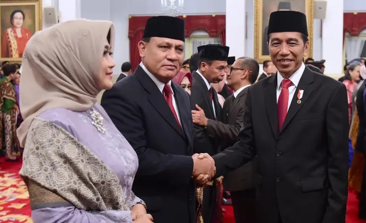 Jokowi Resmi Berhentikan Sementara Firli Bahuri, KPK Dipimpin Nawawi