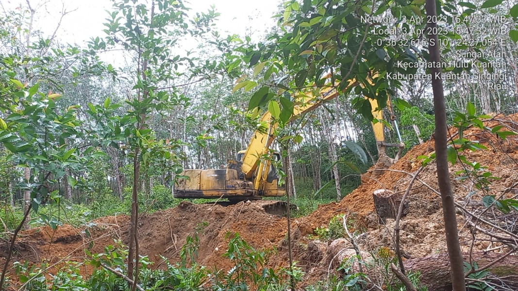 Sungai Alah Kembali Terpantau Satu Unit Alat Berat  Diduga Melakukan Penambangan Emas Tanpa Izin Di Hulu Kuantan