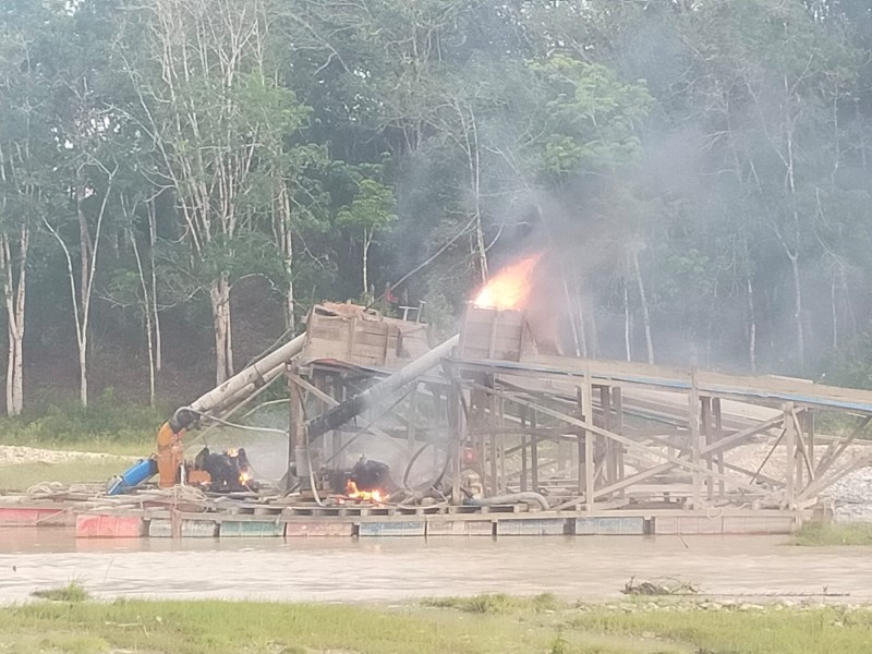 Polsek Kuantan Tengah Tertibkan PETI di Tiga Lokasi, Enam Rakit Dimusnahkan