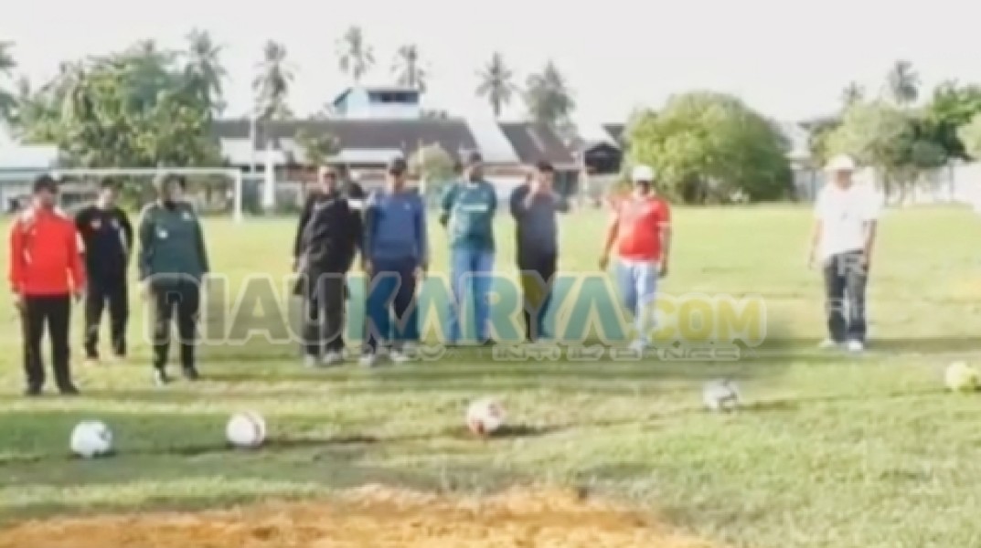 Pembukaan Turnamen Sepakbola Silaturahmi Cup II Dihadiri Anggota DPRD Rohil Herkoni