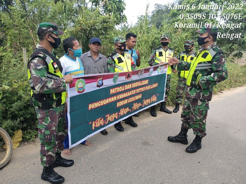 Babinsa Koramil 01/Rengat Rutin Sosialisasi Karhutla kepada Masyarakat