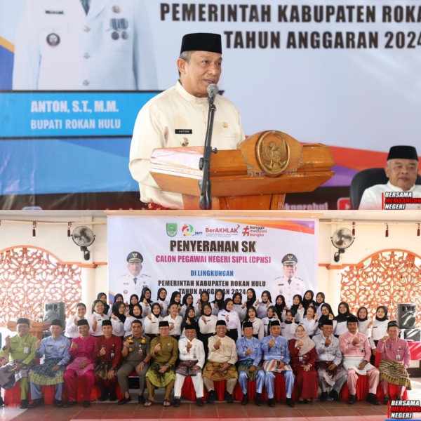Bupati Rohul Anton, ST, MM Serahkan SK CPNS Pemkab Rohul Tahun Anggaran 2024
