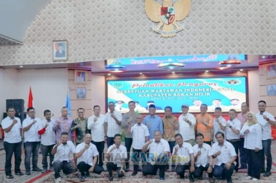 Ketua DPRD Maston Hadiri Pelantikan Pengurus PWI Rohil Periode 2023-2026