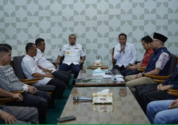 Bupati Inhu Bahas Antrean Panjang BBM dengan Pertamina dan Pimpinan SPBU, Usulkan Penambahan Kuota Subsidi