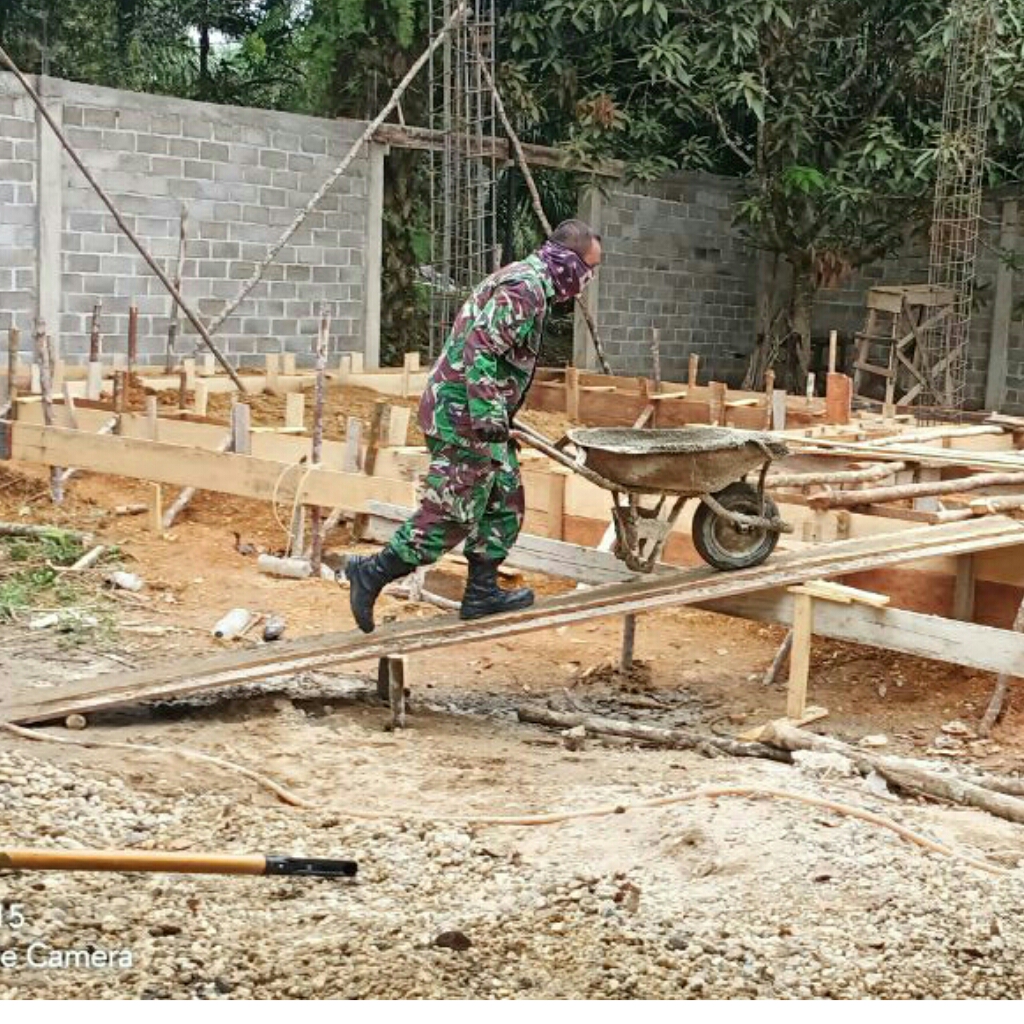 TNI Bersama Masyarakat, Goro Bangun Rumah Warga