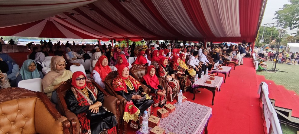 IKM Kuansing Ramaikan Dan Meriahkan Pergelaran  Seni Budaya Minangkabau  Di Even Pacu Jalur Tradisional 2025