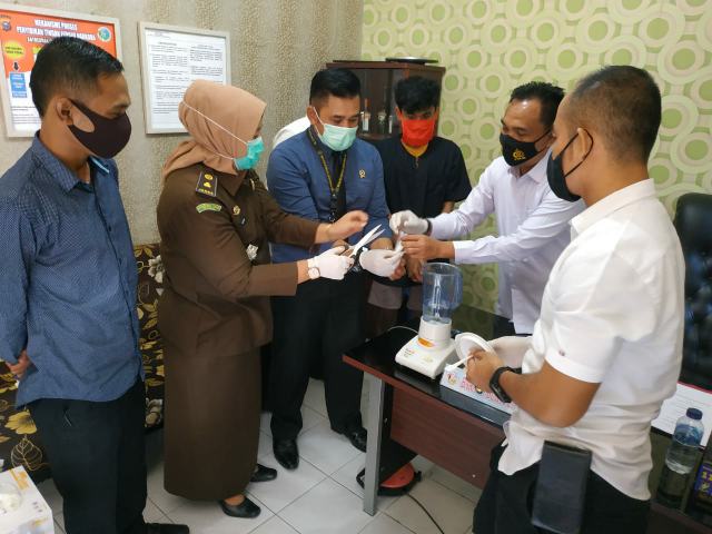 Resnarkoba Polres Kampar Musnahkan 9,45 Gram Shabu dari TKP Desa Limau Manis