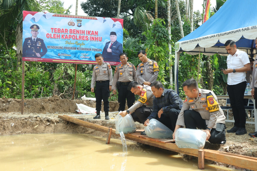 Pekarangan Pangan Bergizi, Polres Inhu Tebar 6000 Bibit Ikan