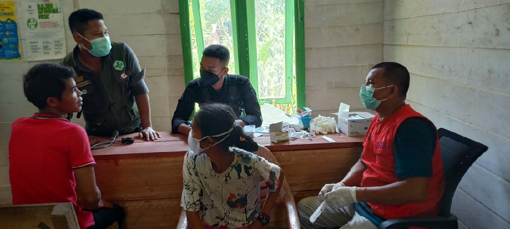 Kembali Batalyon C Pelopor Sat Brimob dan Tim Gabungan Gelar Vaksinasi di Daerah Pedalaman