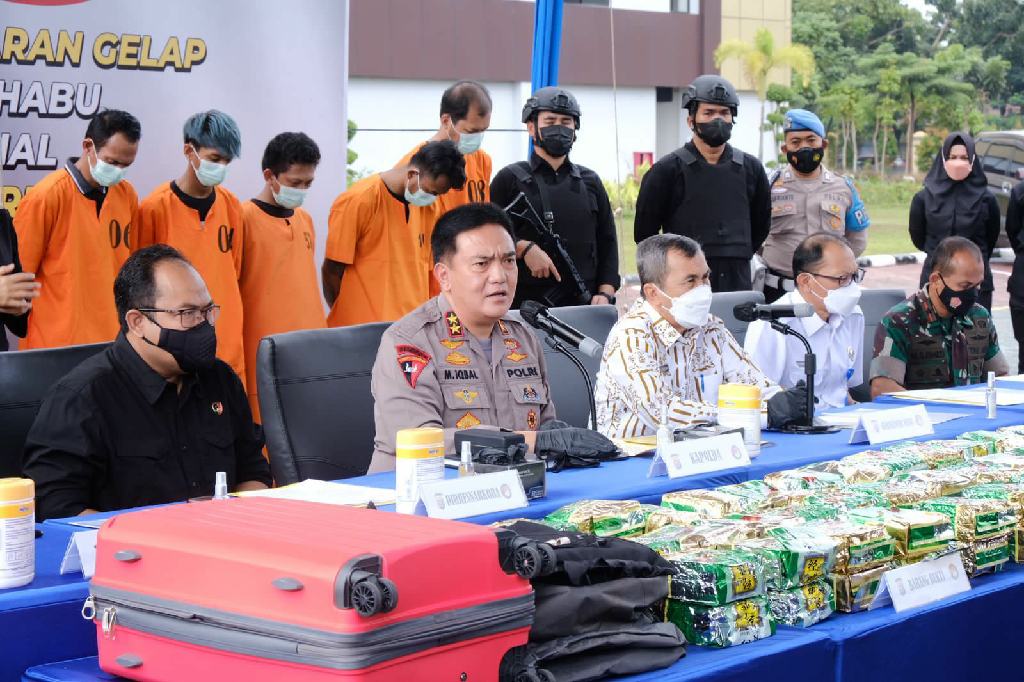 Belum 1 Bulan Bertugas di Riau, Irjen Pol M Iqbal Ungkap 80 KG Shabu dan Amankan 11 Tersangka