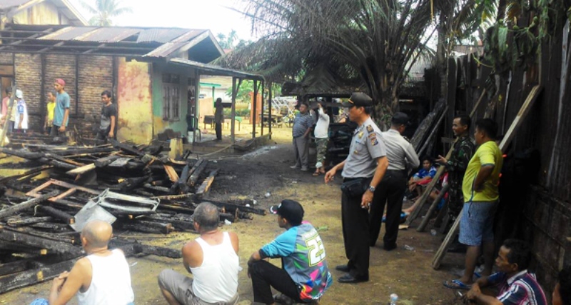 Dua Unit Rumah Warga Desa Kota Medan, Inhu Terbakar