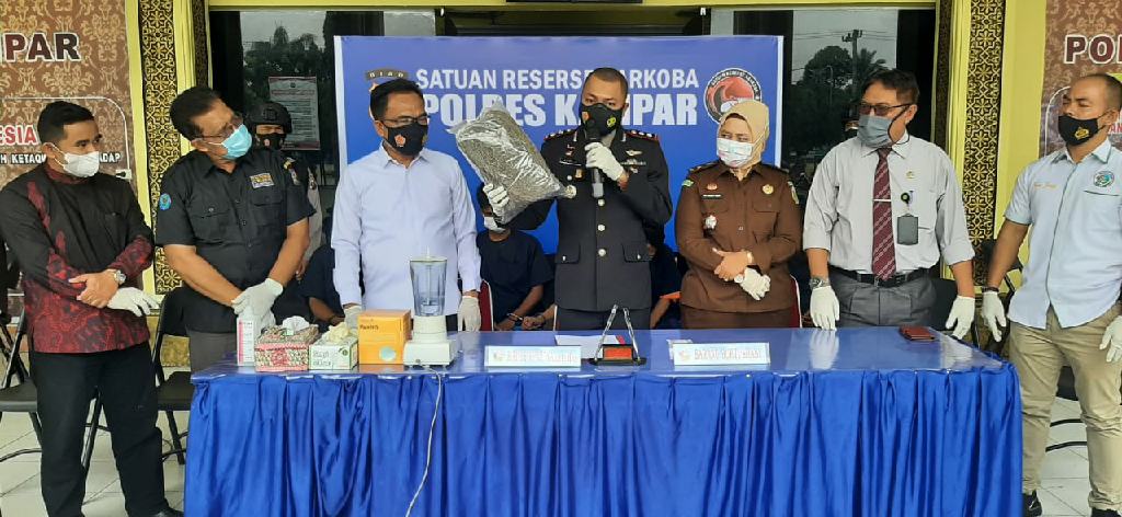 Polres Kampar Musnahkan Barang Bukti 125 Gram Shabu dan 1 Kg Lebih Daun Ganja Kering 