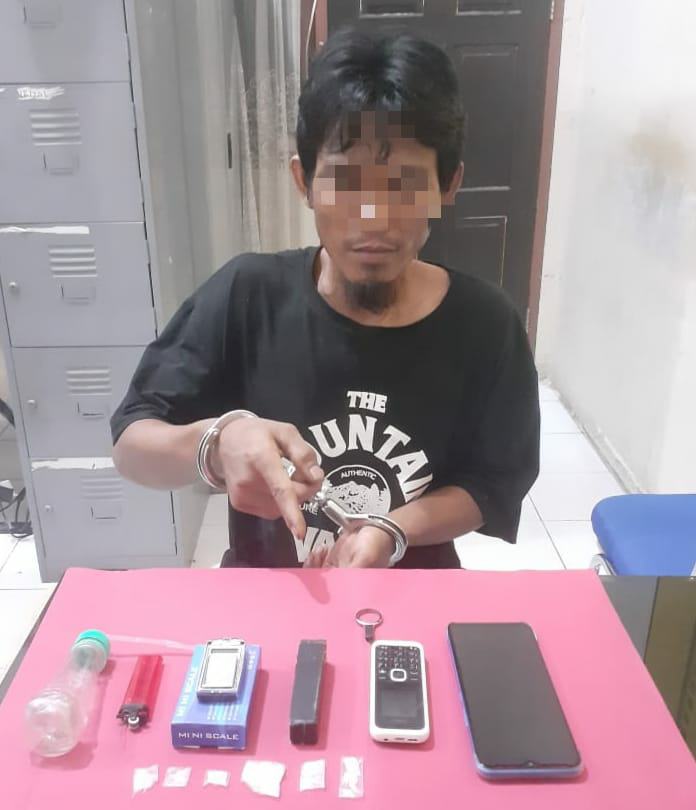 Satresnarkoba Polres Kampar Tangkap Pengedar Shabu di Desa Petapahan Jaya 