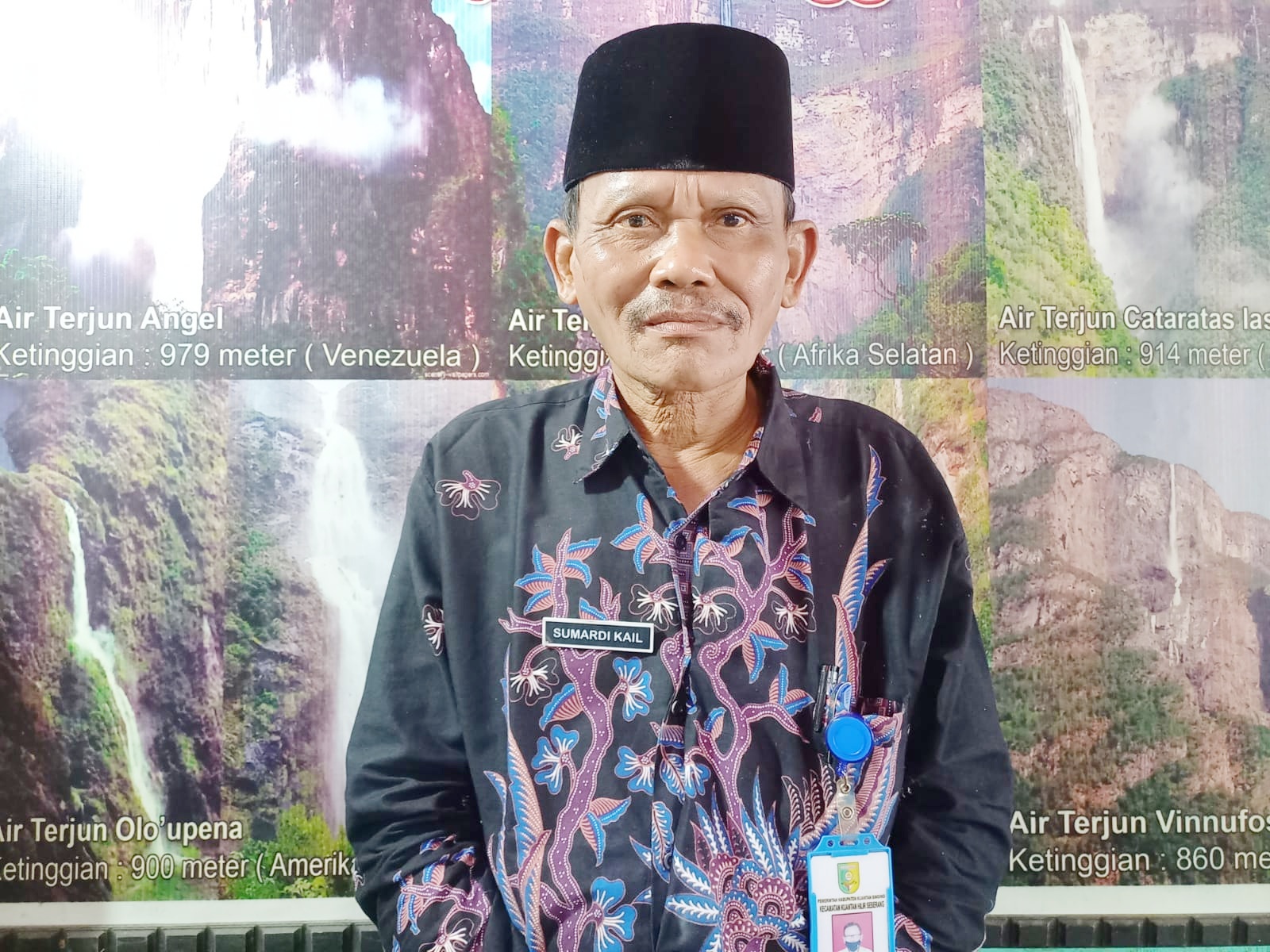 Camat KHS  Sumardi Kail Bantah Dalam Pengurusan SKT Di Kantor Camat  pungut RP 500 Ribu