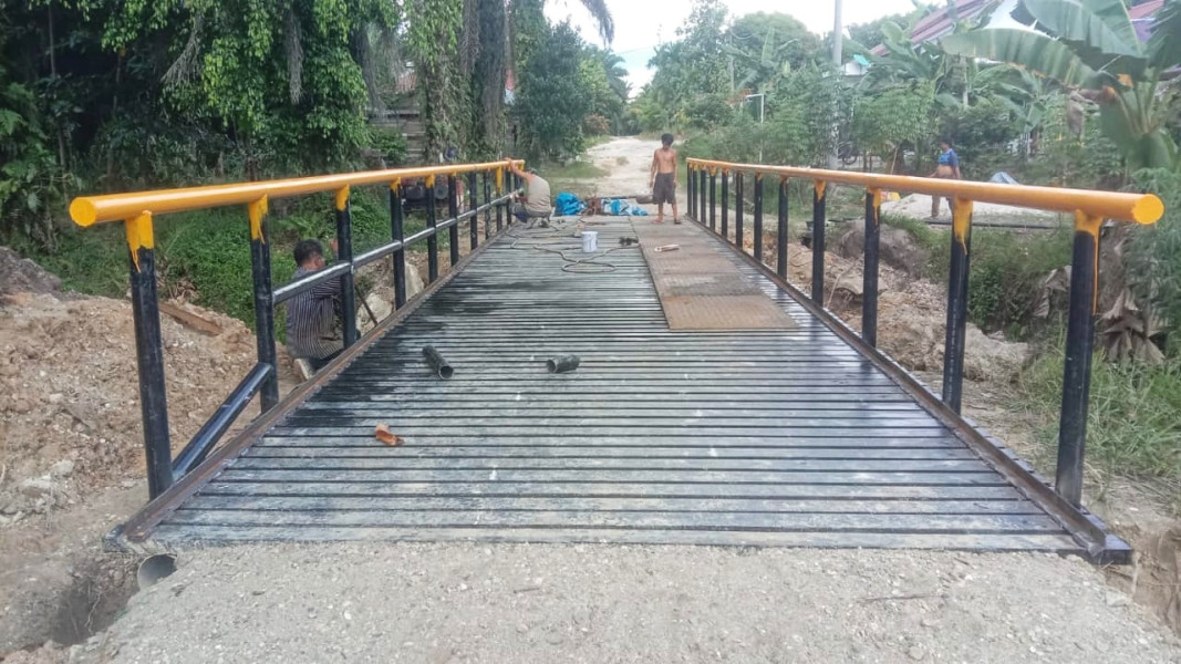Mudahkan Akses Warganya, Jembatan Desa Air Mas Hampir Selesai Dikerjakan, Kades  Terimakasih Bupati Suhardiman