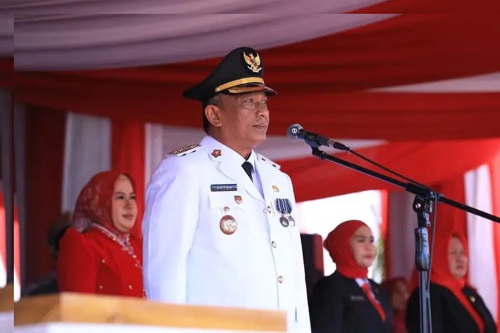 Bupati Anton Pimpin Upacara HUT RI ke-80, Veteran 113 Tahun Terima Penghormatan