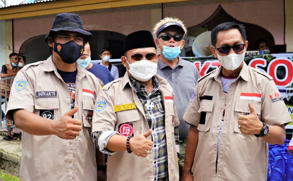 Bersama TLCI Chapter II Riau, Bupati Kampar Salurkan Bantuan ke Masyarakat