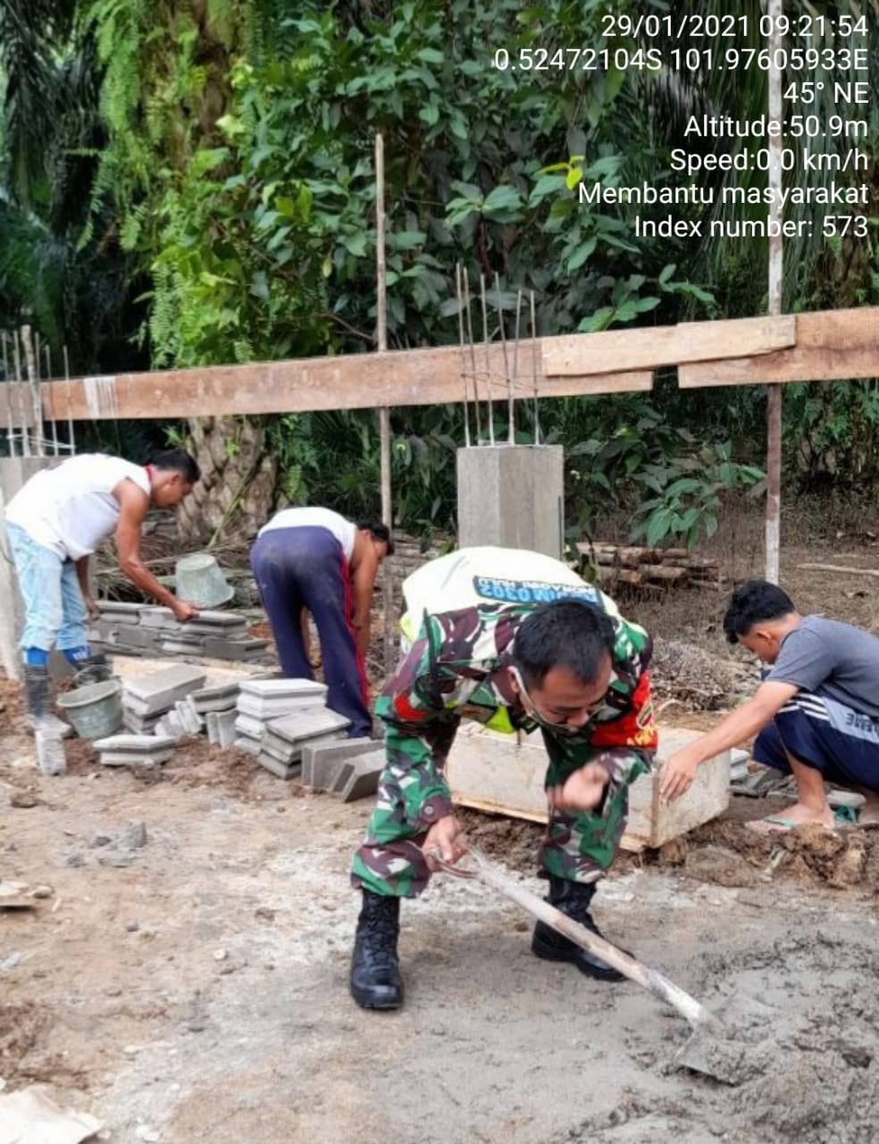 Ringankan Beban Warga Binaan, Kopka Tasyarudin Ikut Serta Bantu Pembangunan Pondasi Rumah