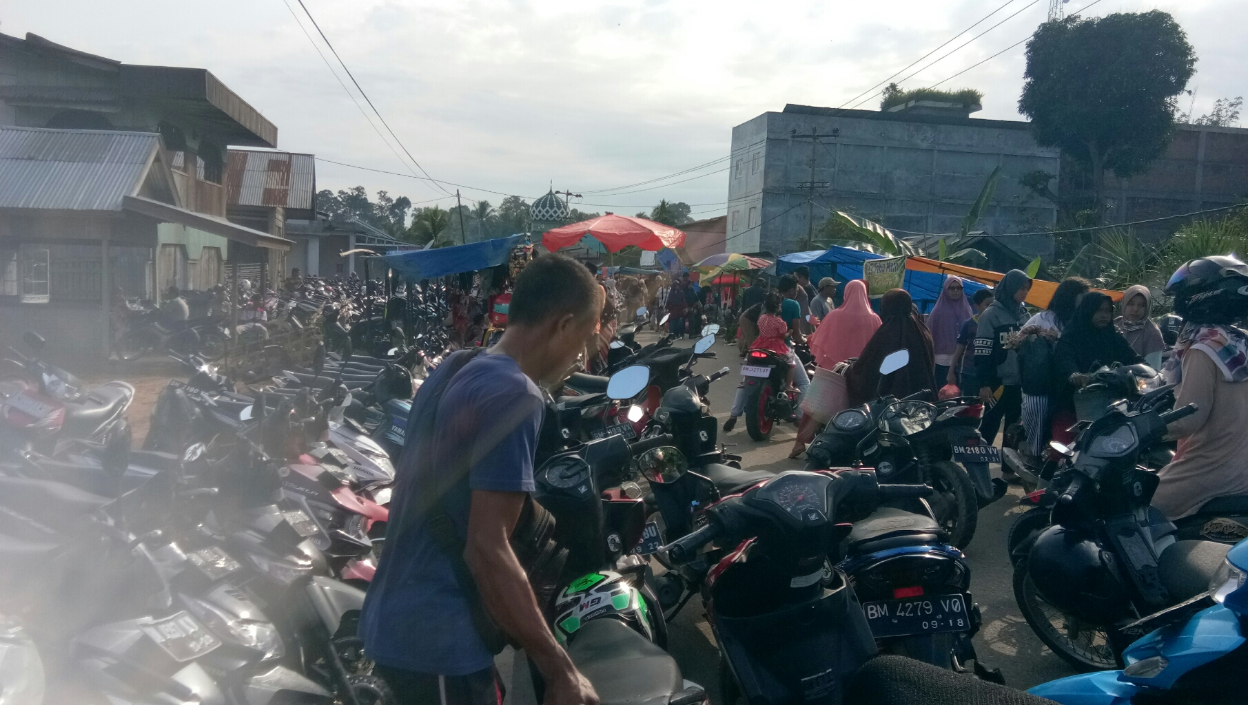 Jelang 1 Hari Puasa Pasar Pekan Heran Inhu, Ramai Dikunjungi Pembeli