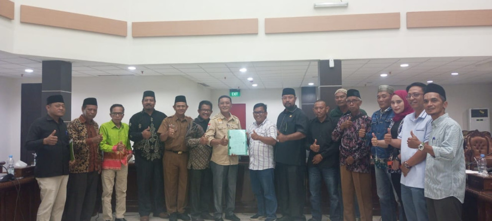 Puluhan Warga dan Forum Komunikasi Masyarakat Kateman Datangi DPRD Inhil, Tuntutan Tanah Wakaf Dikabulkan