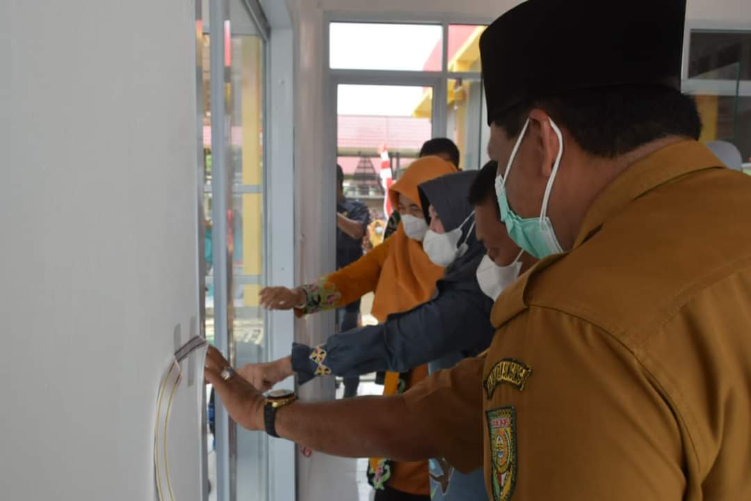 Hj. Yulia Suhardiman Resmikan Gerai Madani Sungai Kuning