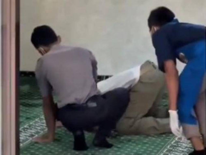 Viral Dikira Meninggal saat Sujud Salat, Ternyata Pria Ini Ketiduran