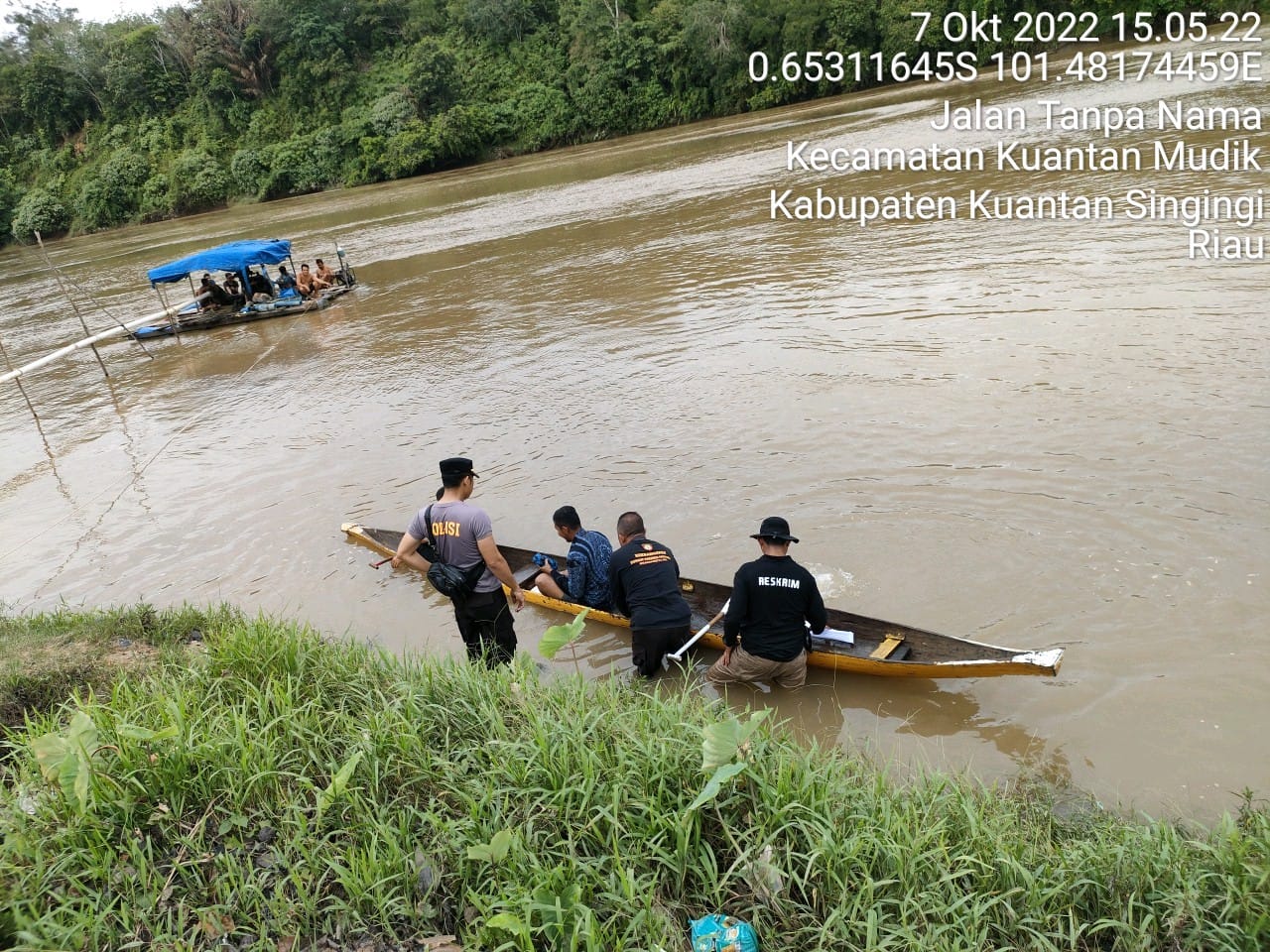 Kapolsek Bersama Personel Lakukan Pebertiban PETI Di Sungai Kuantan