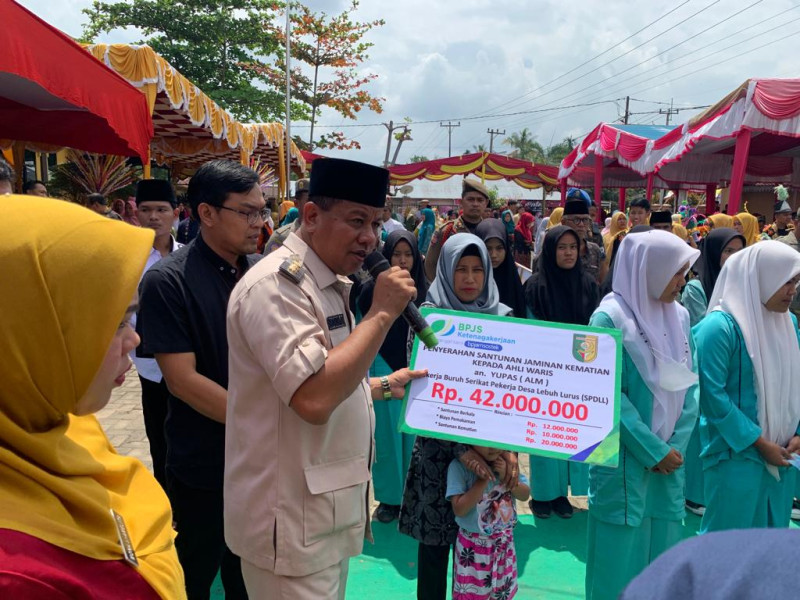 Bupati Kuansing Serahkan Santunan JKM BPJS Ketenagakerjaan