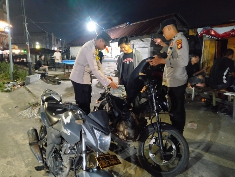 Polsek Kateman Tingkatkan Patroli di Pasar Sungai Guntung untuk Jaga Keamanan Pilkada 2024