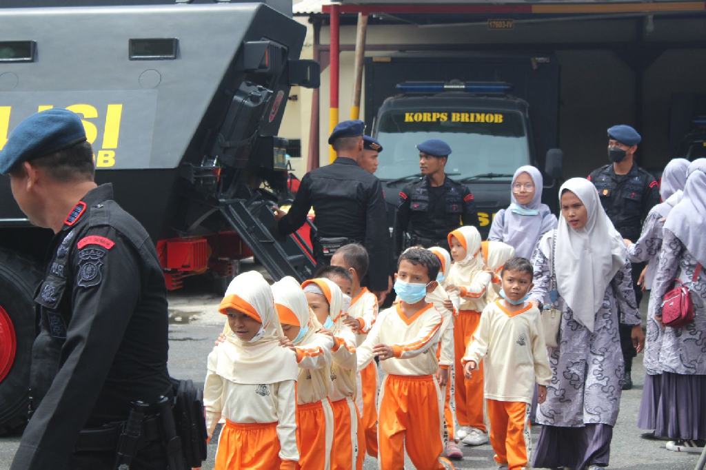 Kunjungan TK dan PAUD Kampar ke Mako Brimob Polda Riau