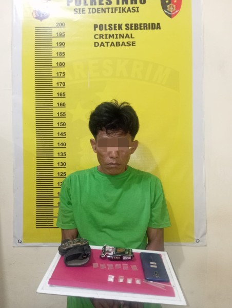 Ditemukan Narkoba dalam Kotak Rokok dan Sarung Tangan, Ameng Diangkut Polisi