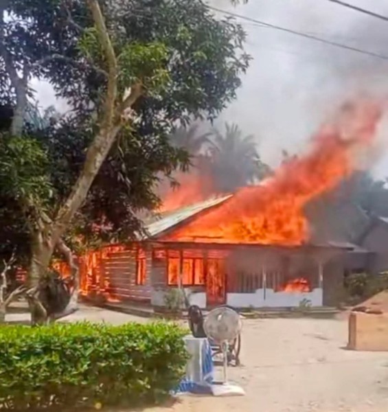 Rumah Bu Ayu Ludes Dilalap Si Jago Merah