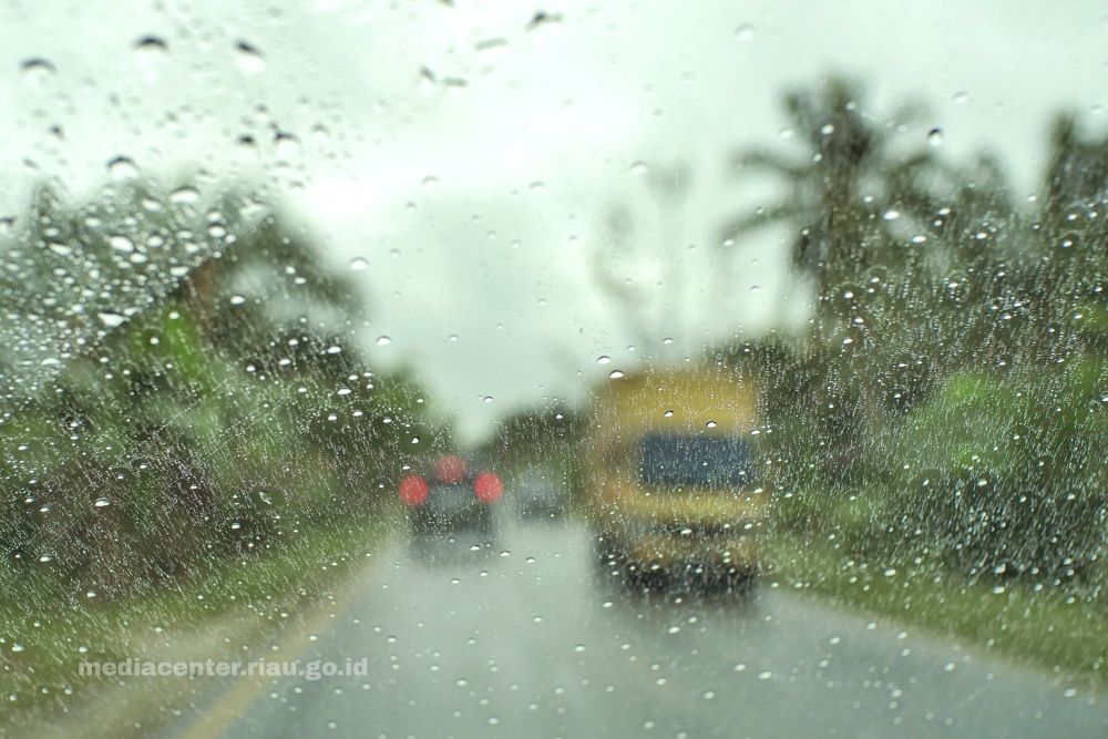 BMKG Ingatkan Potensi Hujan Deras Disertai Petir di Riau, Berikut Daftar Wilayahnya
