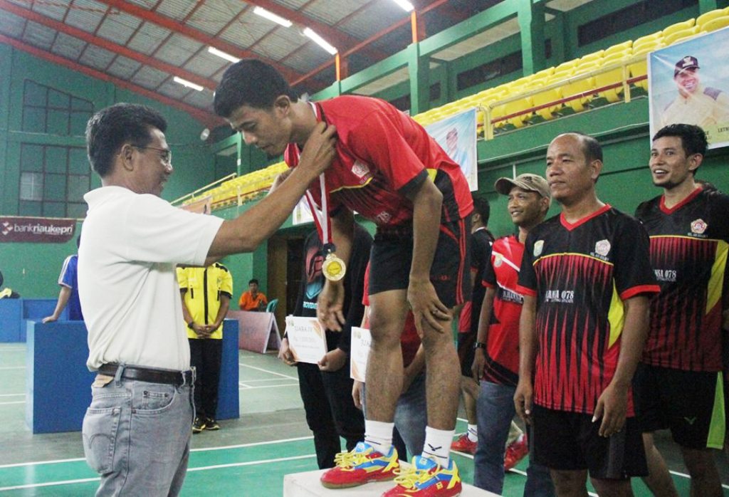 PB Rajawali Merah Juara 1 Tournamen Badminton Karang Taruna Rengat