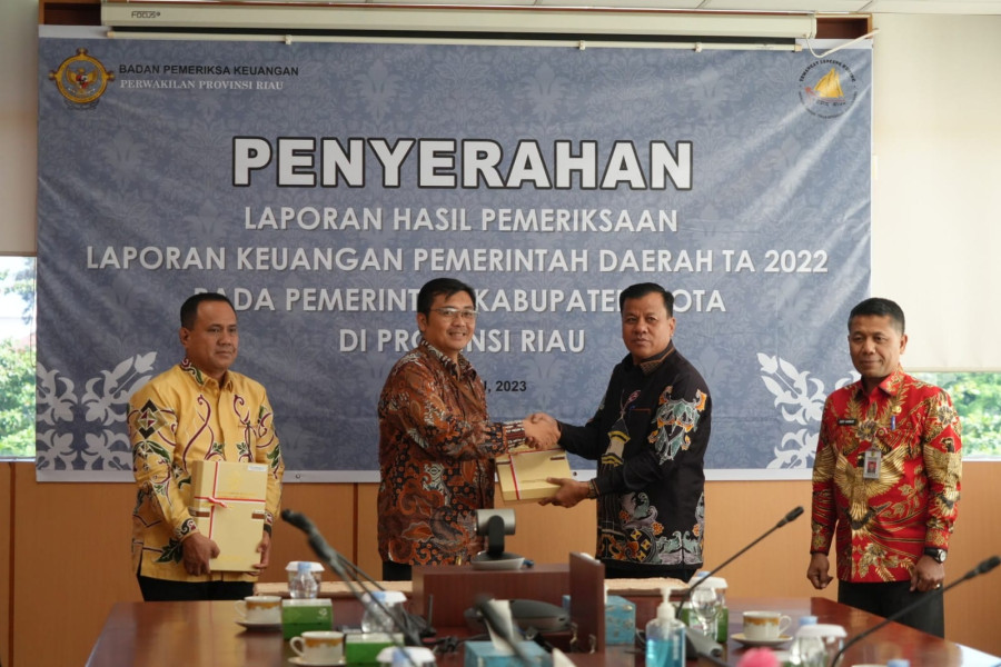Kendati Berhasil Raih  WTP Ke 12 Bupati Kuansing Minta Bimbingan BPK Riau