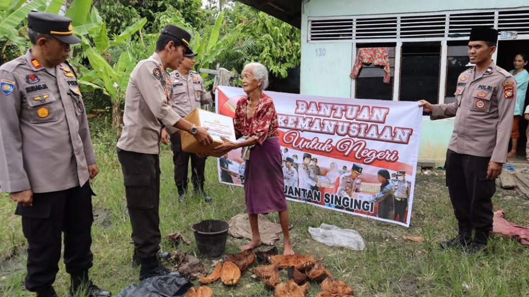 Bantuan Kemanusiaan Untuk Negeri, Polres Kuansing Berbagi Sembako