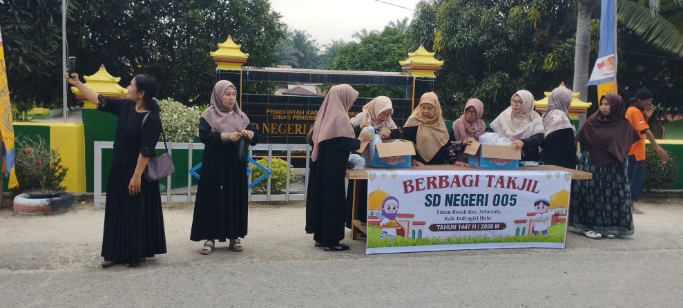 Tebar Kebaikan di Ramadan, SDN 005 Titian Resak Bagikan Ratusan Takjil dan Santuni Anak Yatim