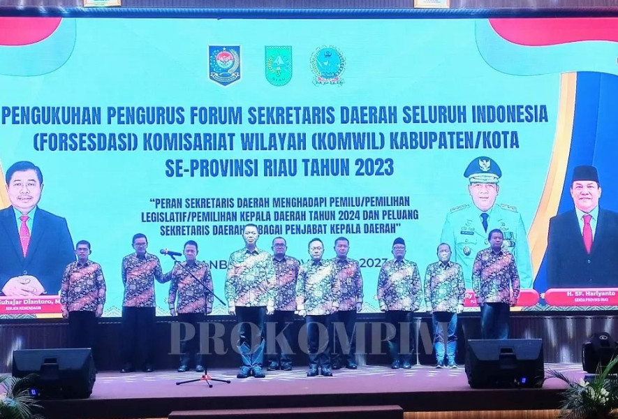Sekda Inhu Hendrizal Dilantik sebagai Pengurus Komwil Forsesdasi Provinsi Riau
