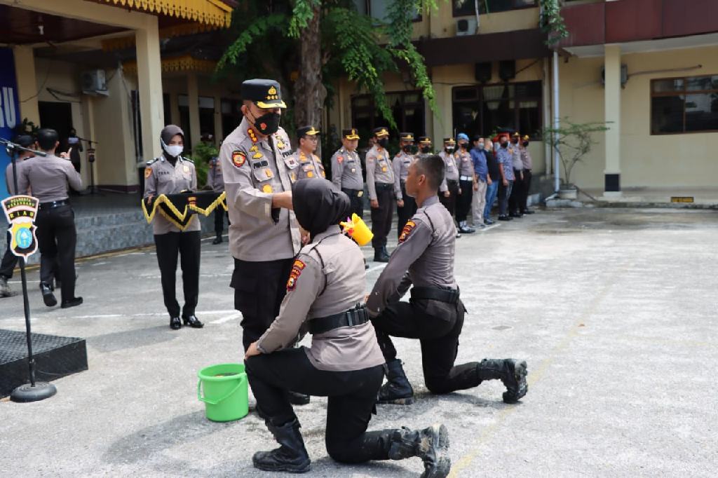 19 Personil Bintara Remaja Lakukan Tradisi Pembaretan di Polresta Pekanbaru
