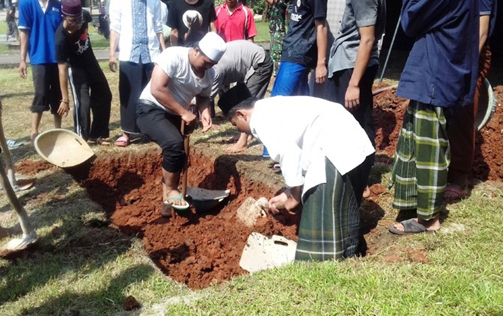 KH Hasyim Muzadi Tunjuk Langsung Lokasi Makamnya