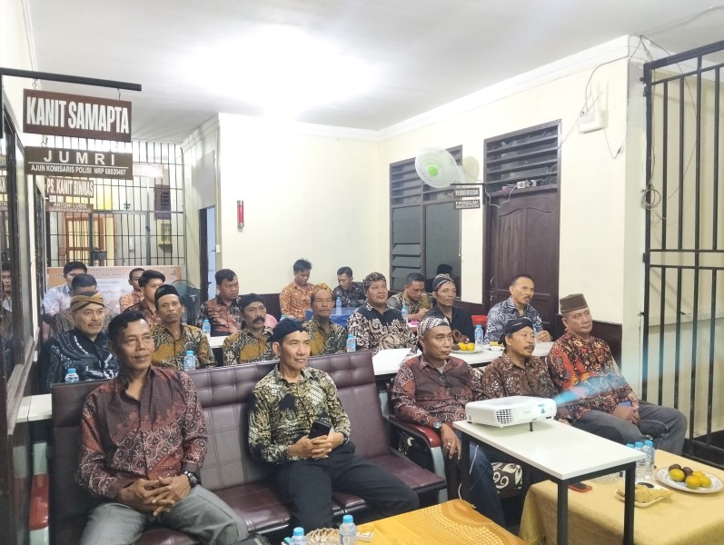 Peringati Hari Bhayangkara ke-79, Polsek Kateman Gelar Nobar Wayang Kulit “Amartha Binangun”