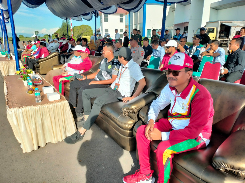 Marsda TNI (Pur) Widyantoro Irup Upacara Pembukaan Cabor Terbang Layang