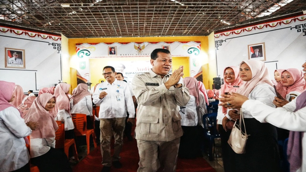 Audiensi Bupati Bersama Guru Passing Grade Dan Nakes Non ASN, Bupati Suhardiman Akan Perjuangkan Guru Dan Nakes Di Angkat PPPK