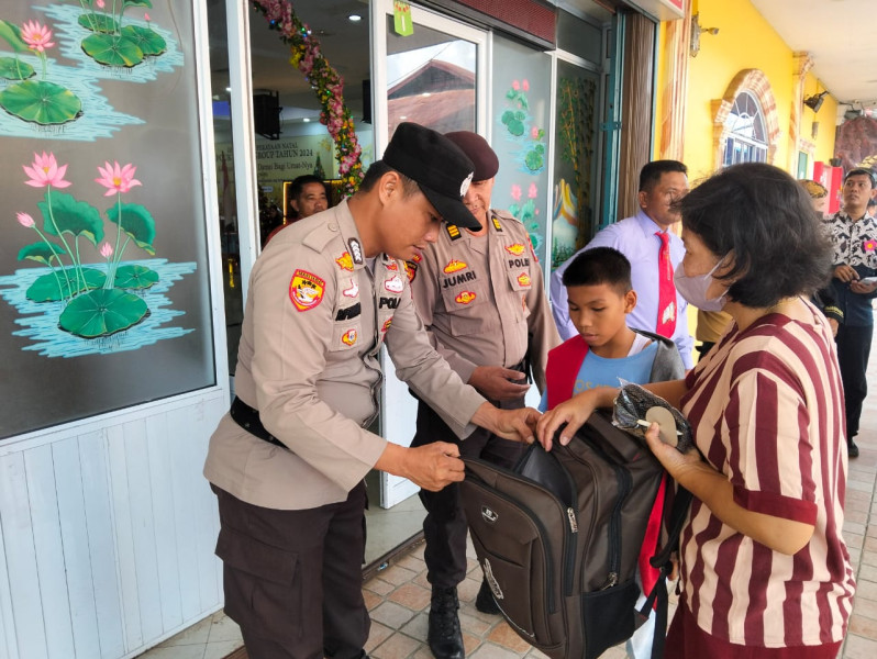 Kapolsek Kateman Pimpin Pengamanan Natal Agung 2024 dengan Lancar dan Aman