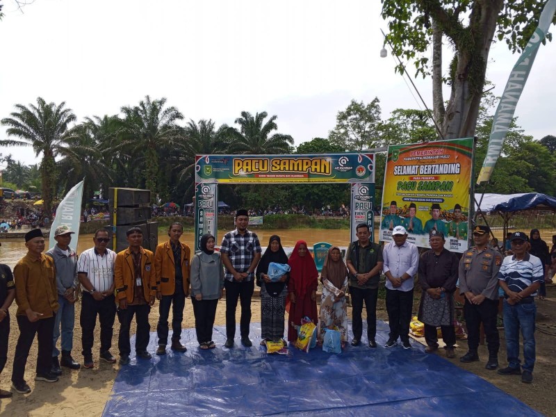Bupati Inhu Buka Event Pacu Sampan di Pangkalan Kasai, Tradisi Lebaran yang Telah Berlangsung 45 Tahun